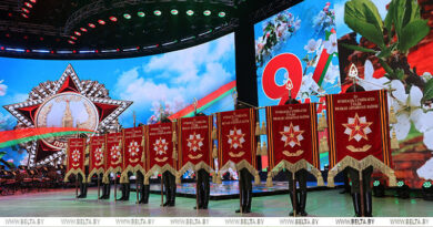 Александр Лукашенко наградил девять населенных пунктов Беларуси вымпелом за мужество и стойкость в годы войны