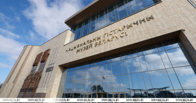 Лукашенко на субботнике работает на площадке Национального исторического музея