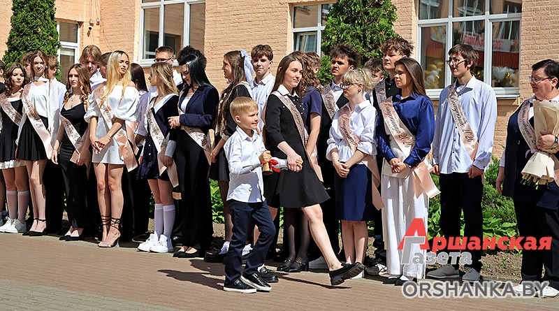 В Орше для выпускников прозвенел последний звонок | фото