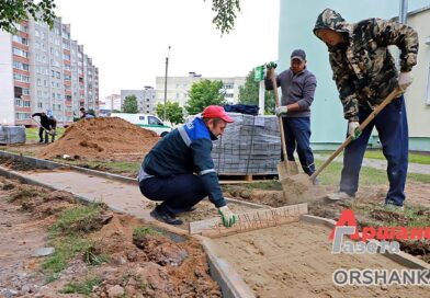 В Орше ремонтируют пешеходные дорожки В Орше ремонтируют пешеходные дорожки