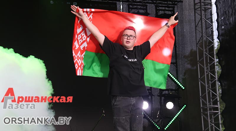 Влад Кобяков стал одним из самых ярких гостей фестиваля льна «Поле кветак» в Орше | фото