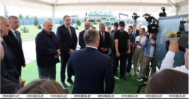Александр Лукашенко посещает сельхозпредприятие «Устье» в Оршанском районе Александр Лукашенко посещает сельхозпредприятие «Устье» в Оршанском районе