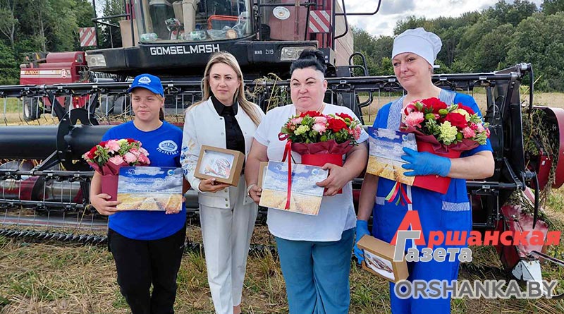 Профсоюзы работников АПК почествовали сельчан, занятых в уборочной кампании Профсоюзы работников АПК почествовали сельчан, занятых в уборочной кампании