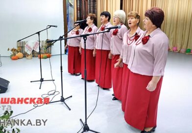Любительский коллектив «Вечарніцы» из Смольян поет для сельчан | видео, фото Любительский коллектив «Вечарніцы» из Смольян поет для сельчан | видео, фото