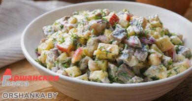 Готовим салат с сельдью и яблоком